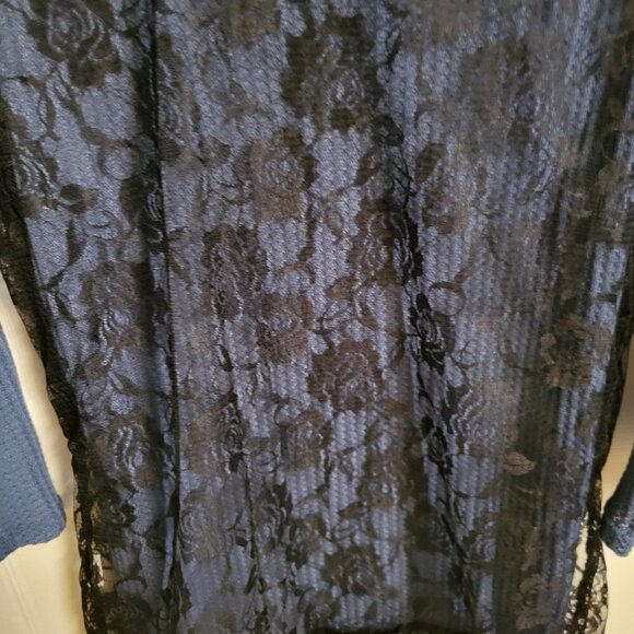 Camisa Blue knot-front off-shoulder tunic and sheer lace Tank Size: Medium NWT - Picture 10 of 14